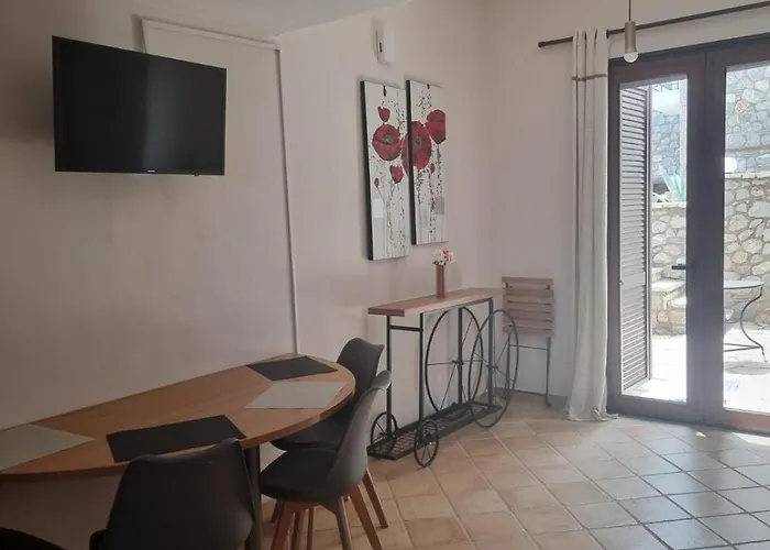 αυξώ Afxo アパート